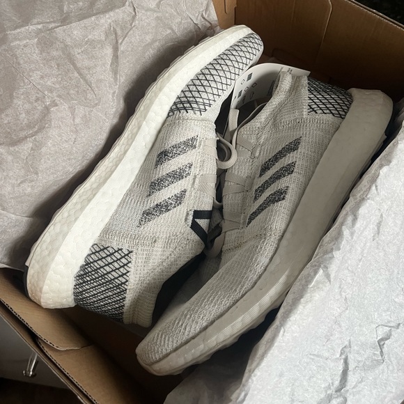 Adidas PureBOOST GO size 6US - Picture 4 of 8